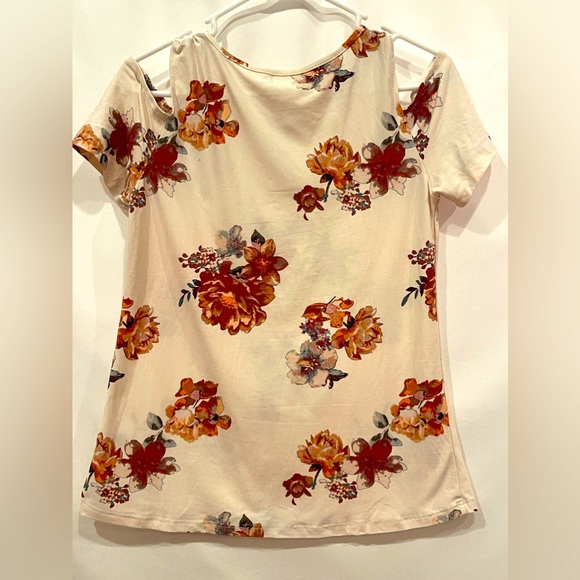 Cold shoulder super soft t - Picture 4 of 5